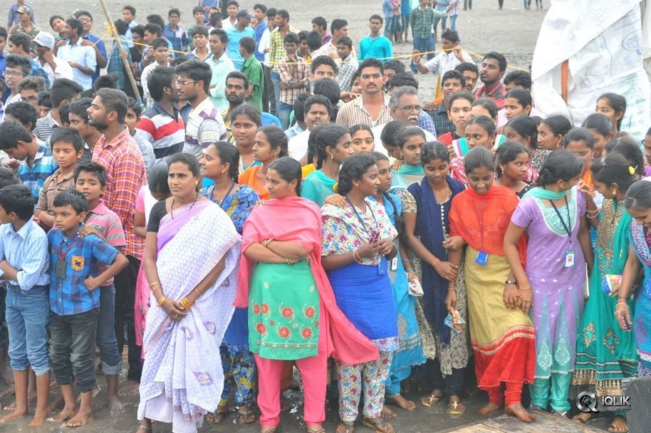 Jaya-Janaki-Nayaka-Movie-Vijayotsava-Veduka-At-Hamsala-Deevi